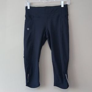 Athleta Be Free black capri leggings size XS
